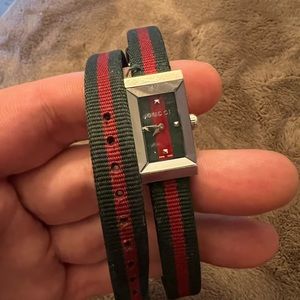Gucci watch (dead battery)